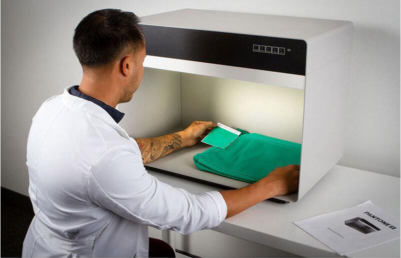 PANTONE標準光源香蕉色色视频